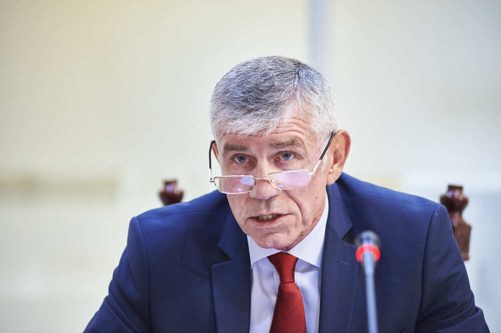 Некогда гремевшей Некогда гремевшей