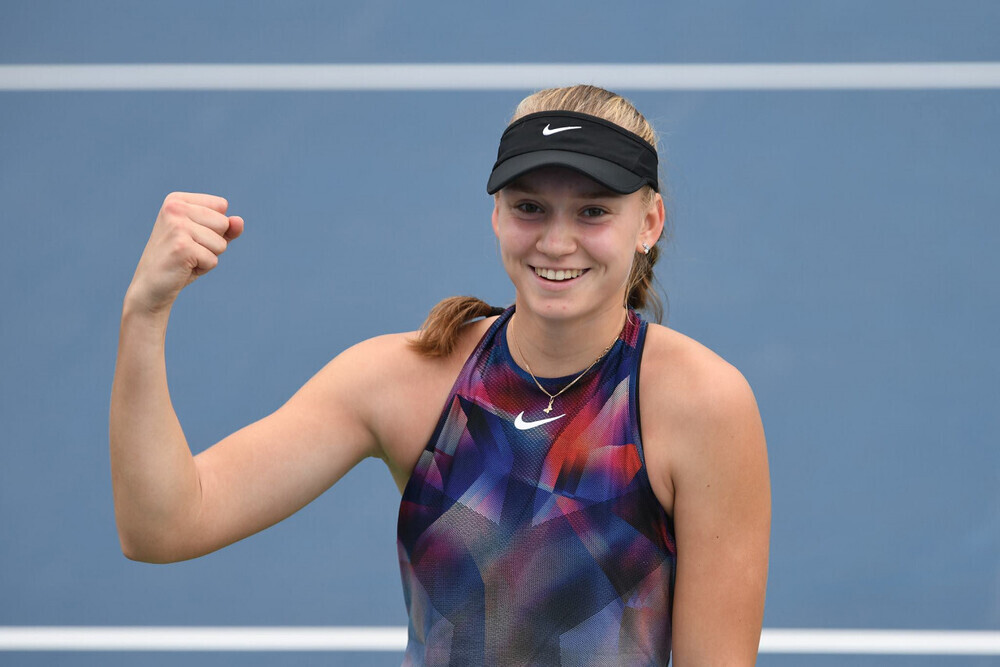 Спортсменки и своей подруги Спортсменки и своей подруги